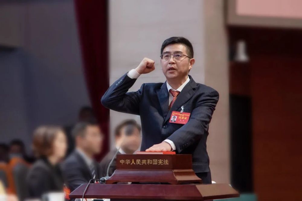 成都市龙泉驿区第十九届人民代表大会第一次会议闭幕_腾讯新闻