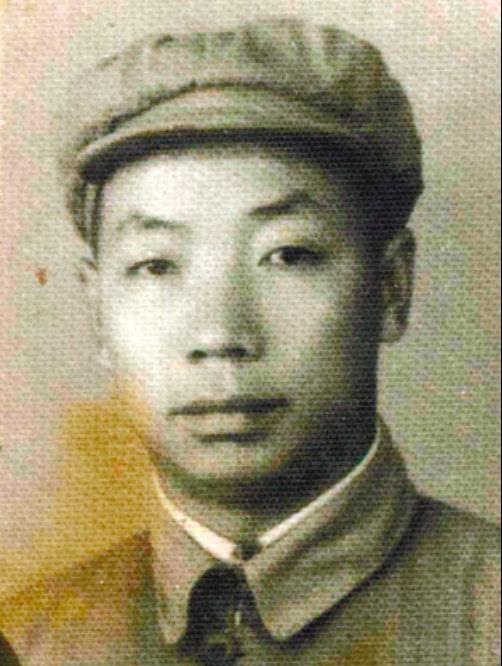 司令员宗凤洲是河北藁城人,1912年8月出生,1933年入党,1938年在藁城