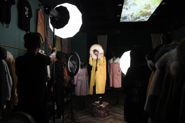 服装电商直播间