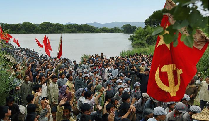 畢業後調紅12軍34師101團任連長,不久又調少共國際師任連長,在此期間