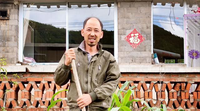 星光大道守山大叔妻子不顾父母反对嫁给他同甘共苦18年