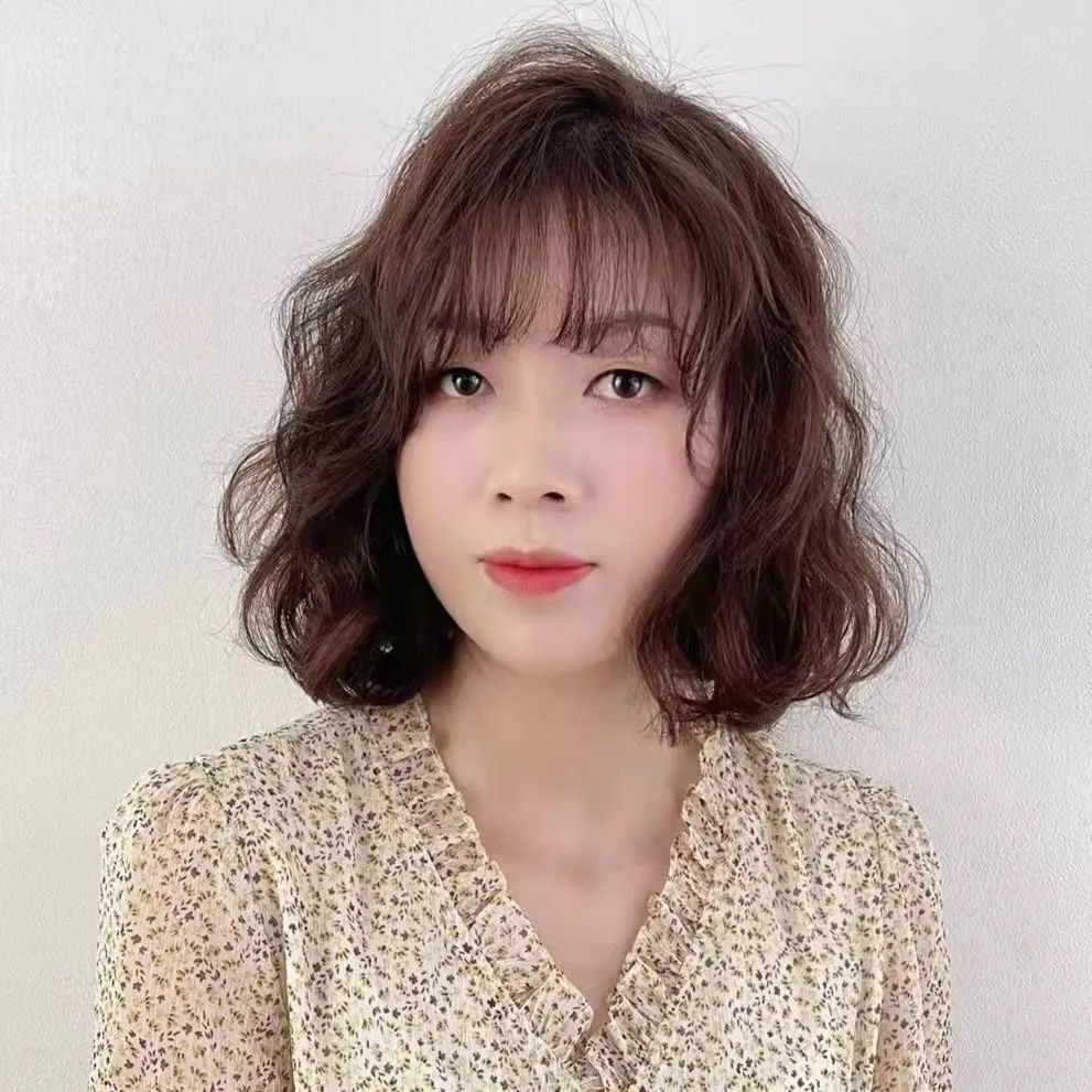 复古港风满头卷烫发太火了