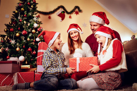 在日本吃炸鸡在芬兰洗桑拿盘点世界各地庆祝圣诞节的习俗