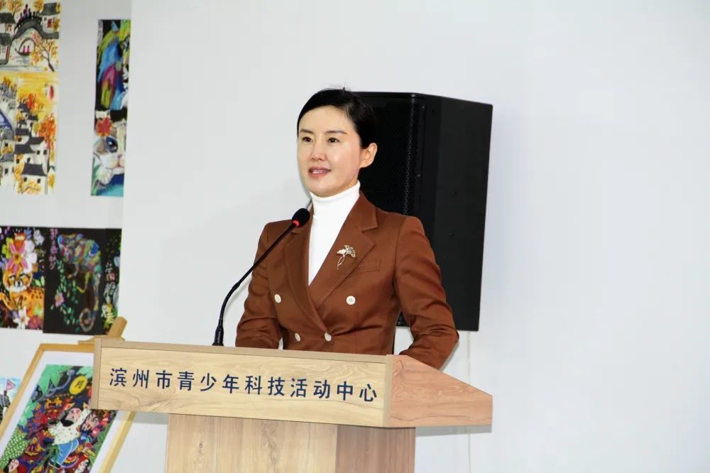 滨州市关心下一代工作委员会副主任杨淑云,团市委书记丁卫卫,北京天坛