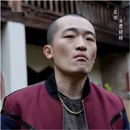 最近姜寒也有点"火",《觉醒年代》刚因质量刷屏,《扫黑风暴》又意外爆