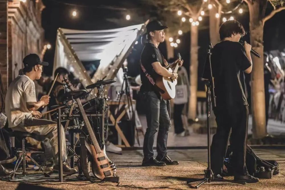 歌手展演亮点3:街头音乐live秀 高甲戏 木偶戏wulin market阿火润饼菜