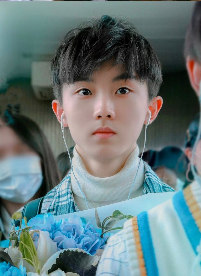 马嘉祺花自向阳开人终向前走