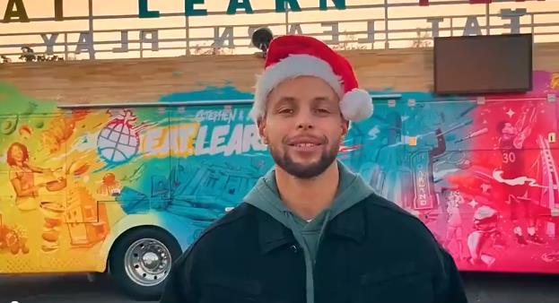 活该成功库里捐赠500万美金嫂子圣诞造型抢镜