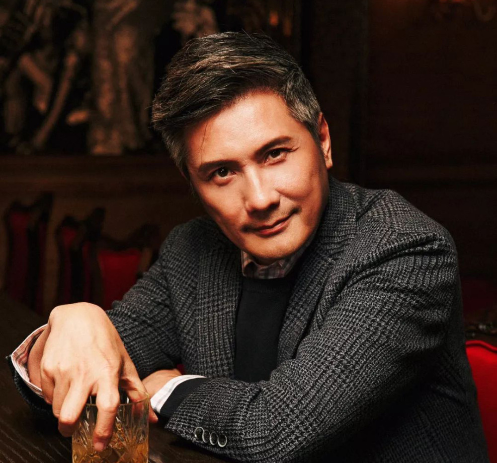 为了给女儿的成长创造优越的条件,包小柏发奋努力,最终在音乐圈享有