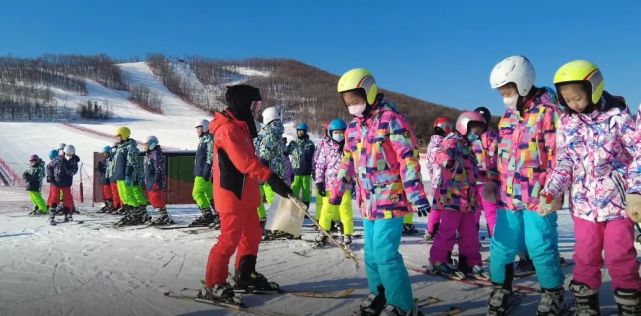 摇篮山滑雪场票价2021图片