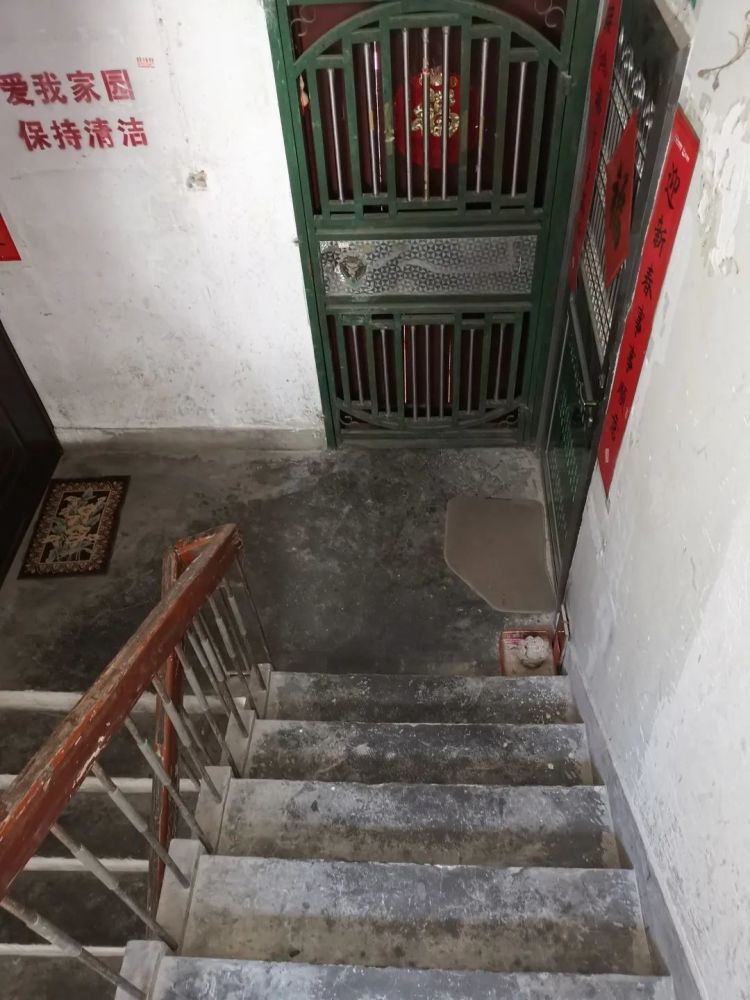 楼道里的摄影展,家门口欣赏香洲美好景致_腾讯新闻