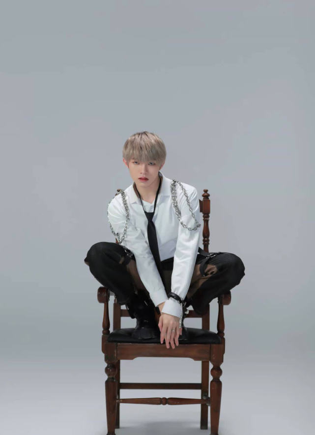 男团成员刘隽被观众称为人气舞担丰富的经历成就他的舞台