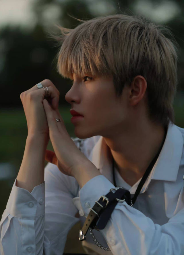 男团成员刘隽,被观众称为"人气舞担",丰富的经历成就他的舞台