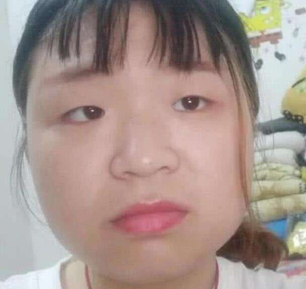 每天笑话段子女生越照镜子越丑