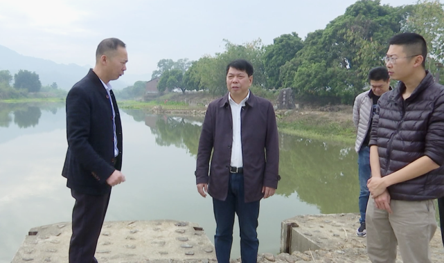 12月24日,县委常委,副县长,县副总河长陈石金带队,到南溪流域南浦段