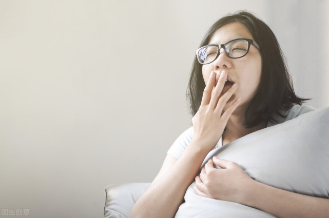 早醒就是失眠嗎?入睡困難的原因是什麼,家裡有老人更要注意