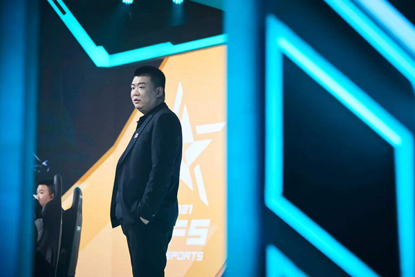 传奇故事】ximo曾效力于多个战队,他曾为早期的红灯笼以及而后的情久