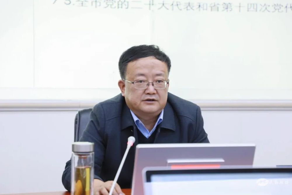 县委常委会召开会议县委书记李万权主持传达学习中央和