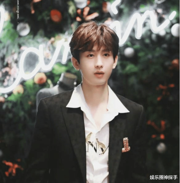 欢瑞再签两位男艺人风格不同但都帅后者被指和剧中差太多