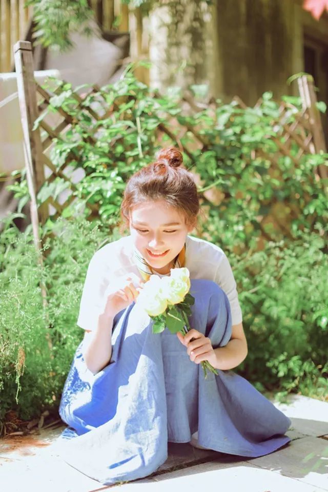 好看的文艺范小姐姐长相甜美