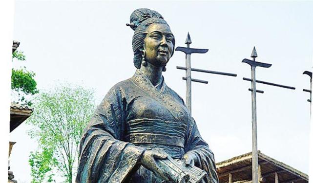 因此,史学家推断出秦始皇有可能是因为她母亲的原因,所以对感情方面