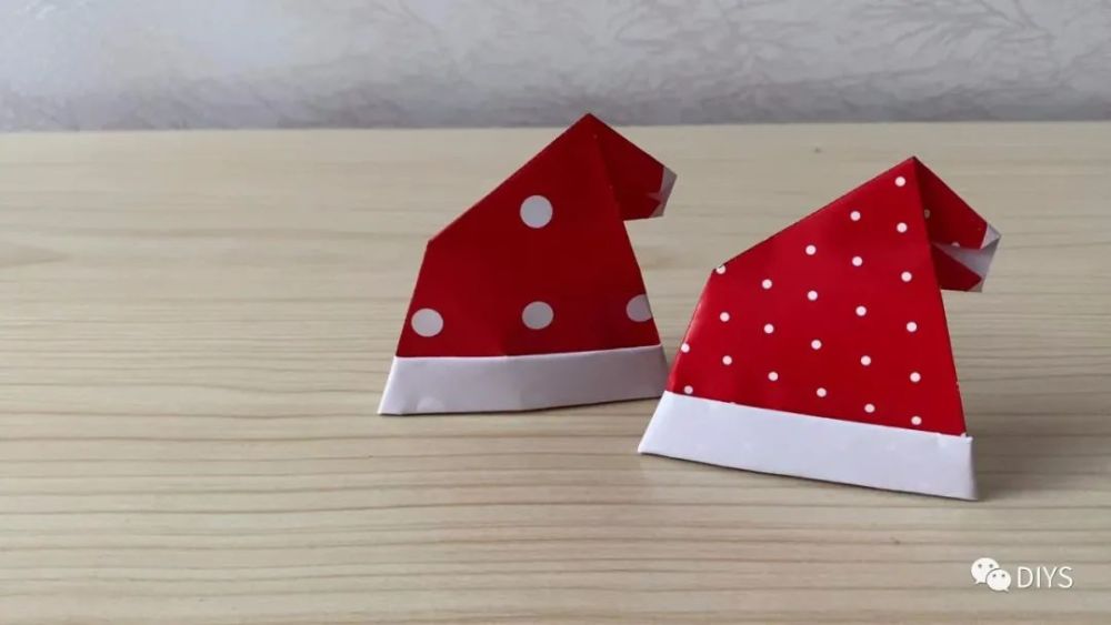 "手工折纸"简单又可爱的迷你"圣诞帽"_腾讯新闻