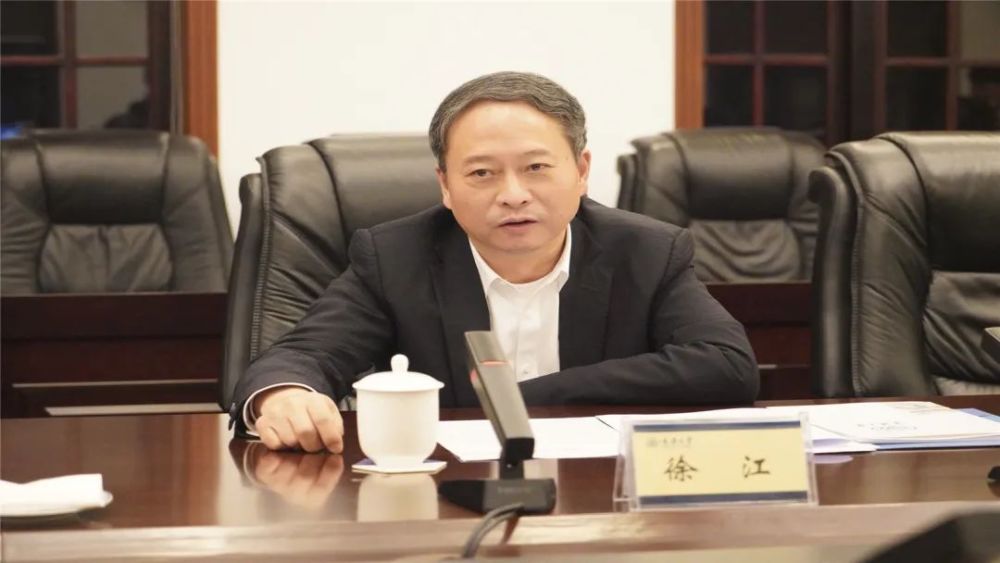 周恩海介绍黔江区和医院相关情况.