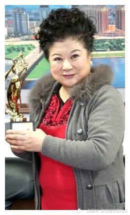 这名女演员因丈夫拖累,生活拮据,赵本山顾念旧情高价聘请她拍戏|李静