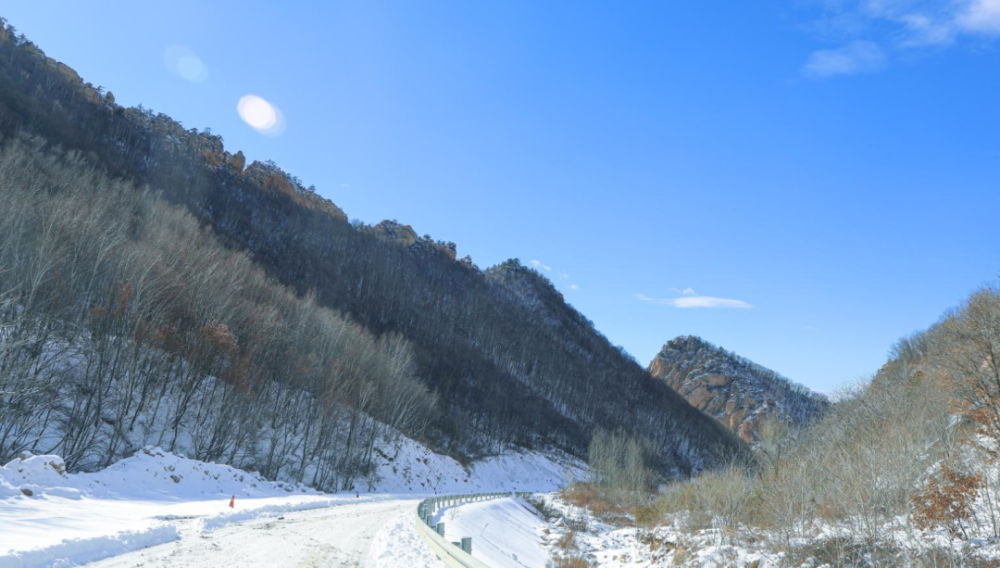 承德市以冬補夏冬季旅遊活動暨金山嶺滑雪場啟動儀式於今日舉行