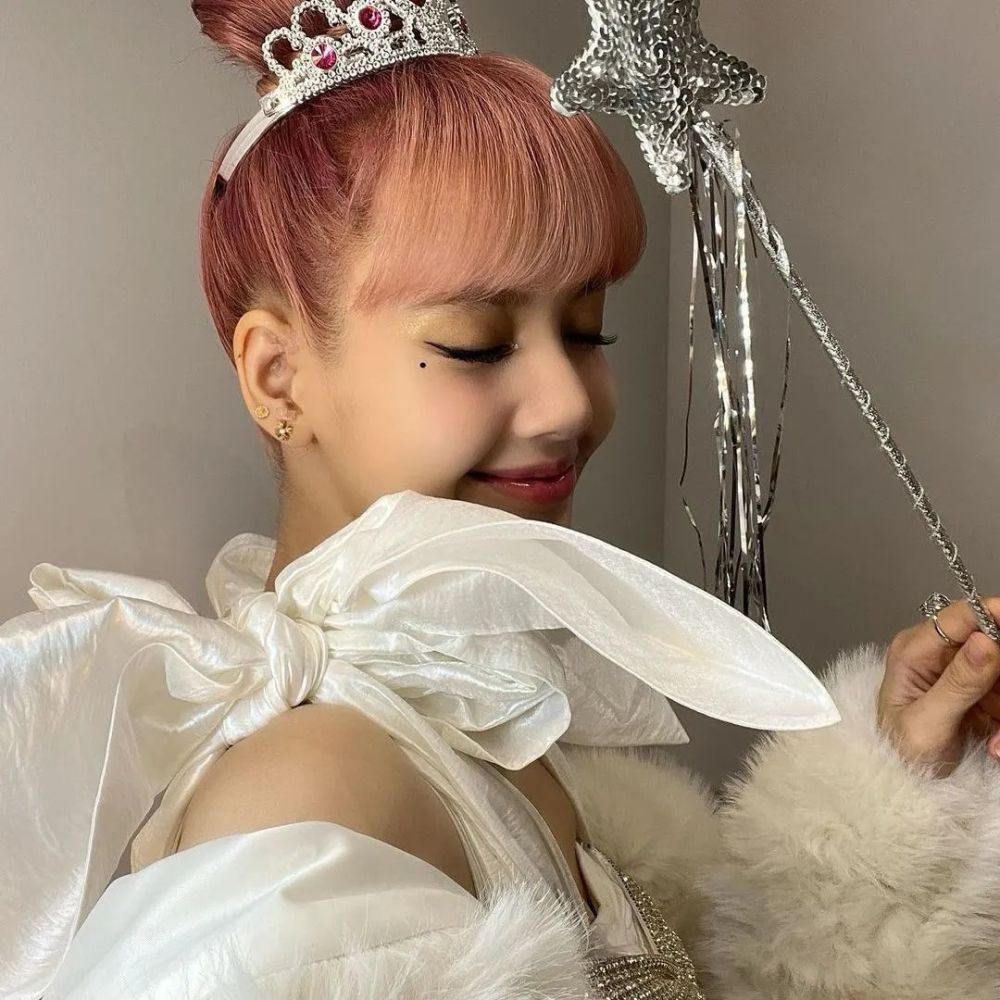 lisa圣诞节版money这装扮是圣诞公主没错了