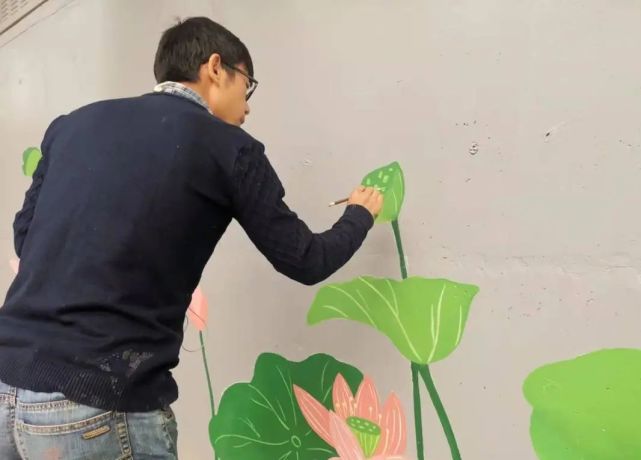 400米手绘墙画扮靓番禺道路