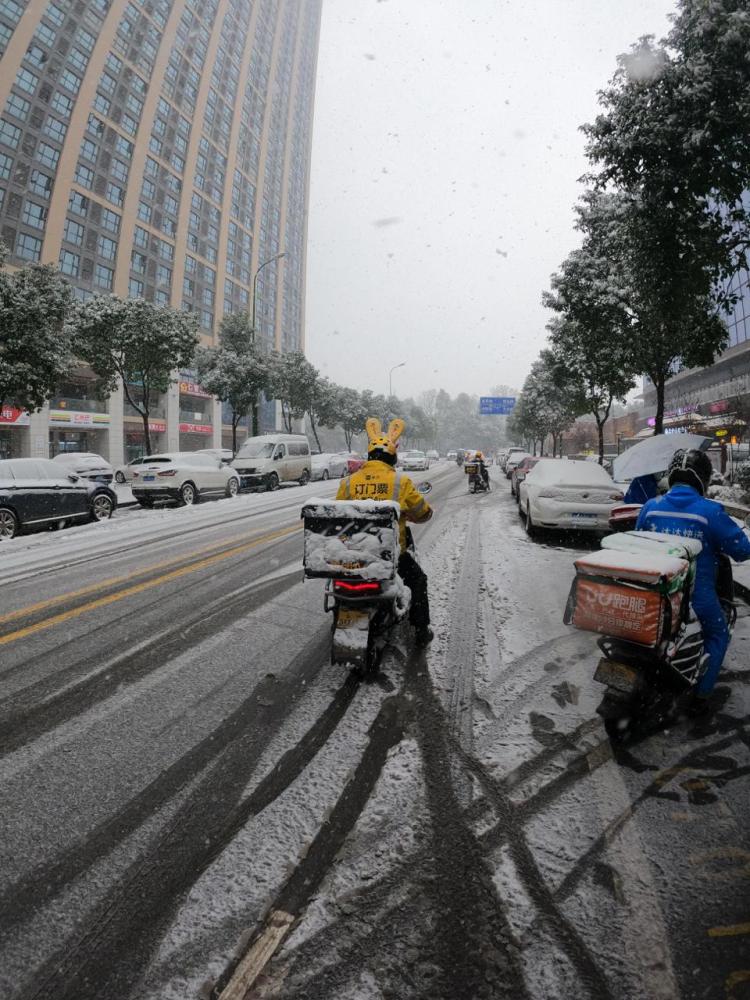 长沙降雪美团外卖延长配送时长降低骑手配送难度