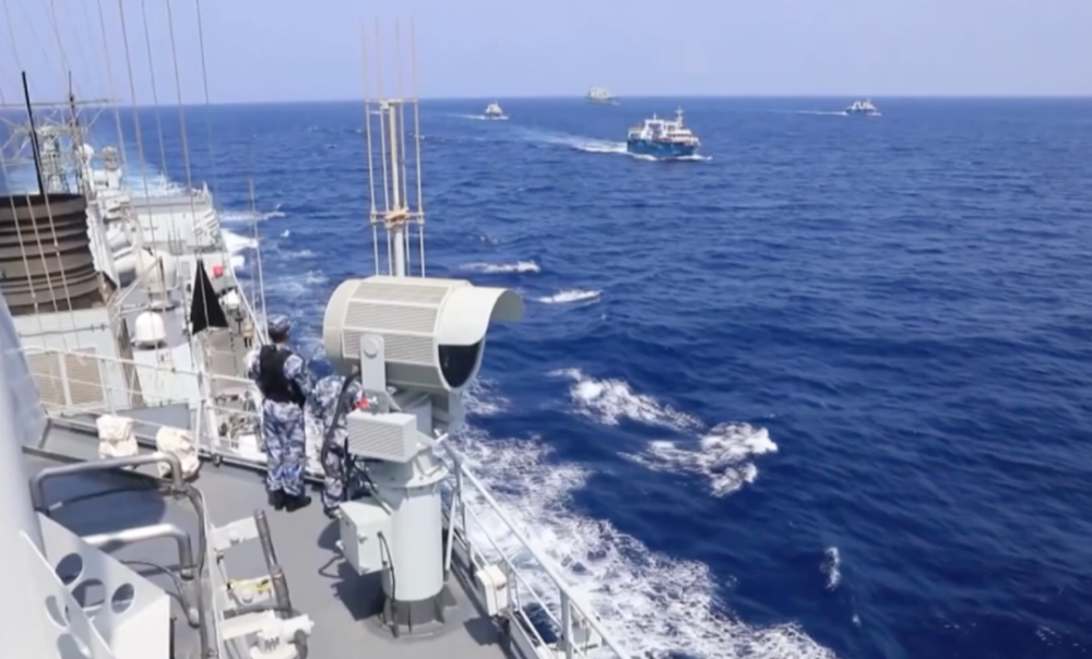 现场视频！中国海军亚丁湾抓海盗救人质画面曝光三叉戟2导弹