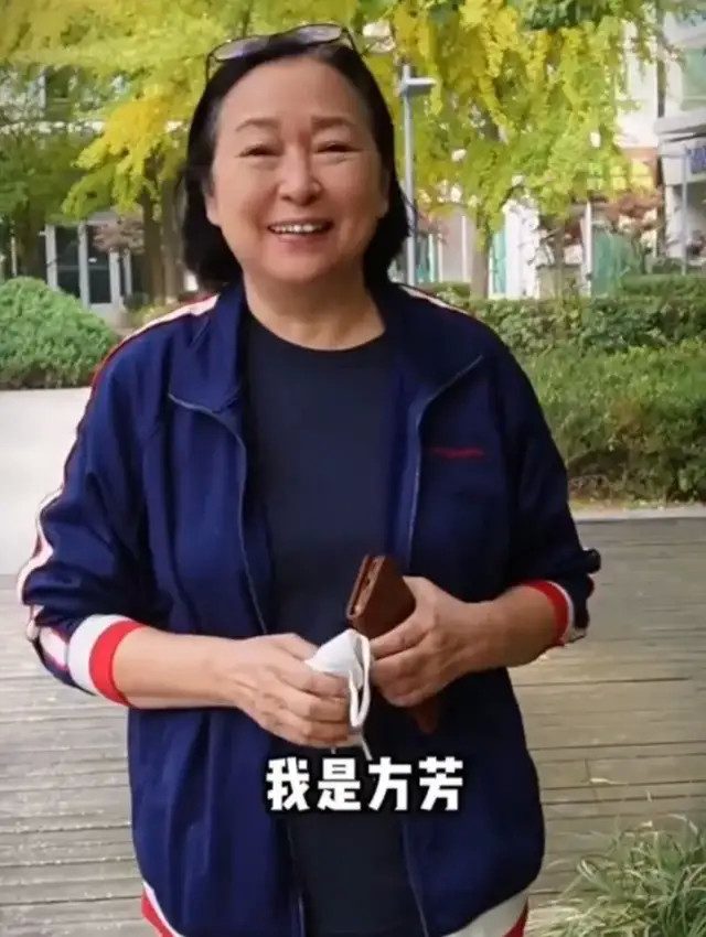 台星方芳拿到大陆身份证开心晒证满脸自豪称落叶要归根