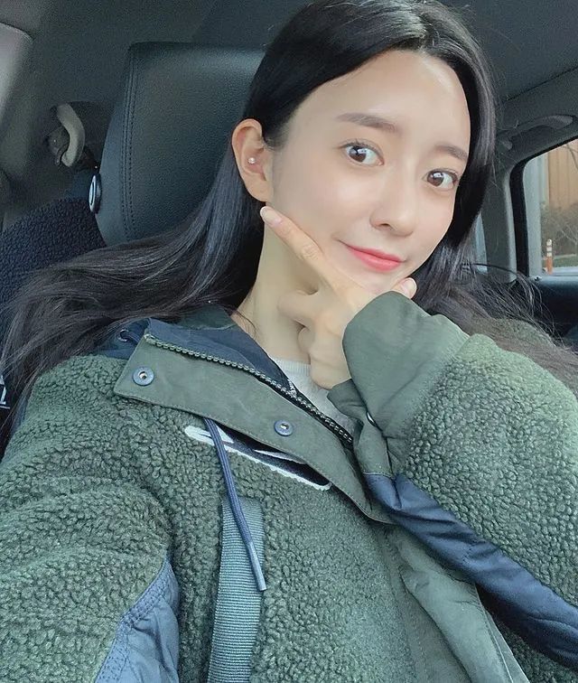 精致五官火辣身材田径李英爱走红明明能靠脸却偏偏靠实力