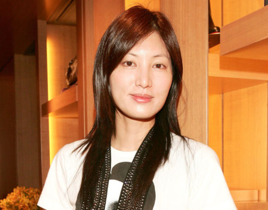 港姐周嘉玲罕晒夫妻合影印度老公已满头白发结婚16年仍恩爱