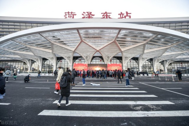 鲁南高铁山东段全线通车,菏泽东站迎来新发展,去济南青岛更方便