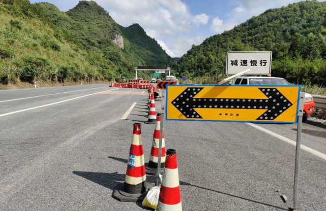 s30高速巴马大化段发瑞隧道实施交通管制每半小时放行1次