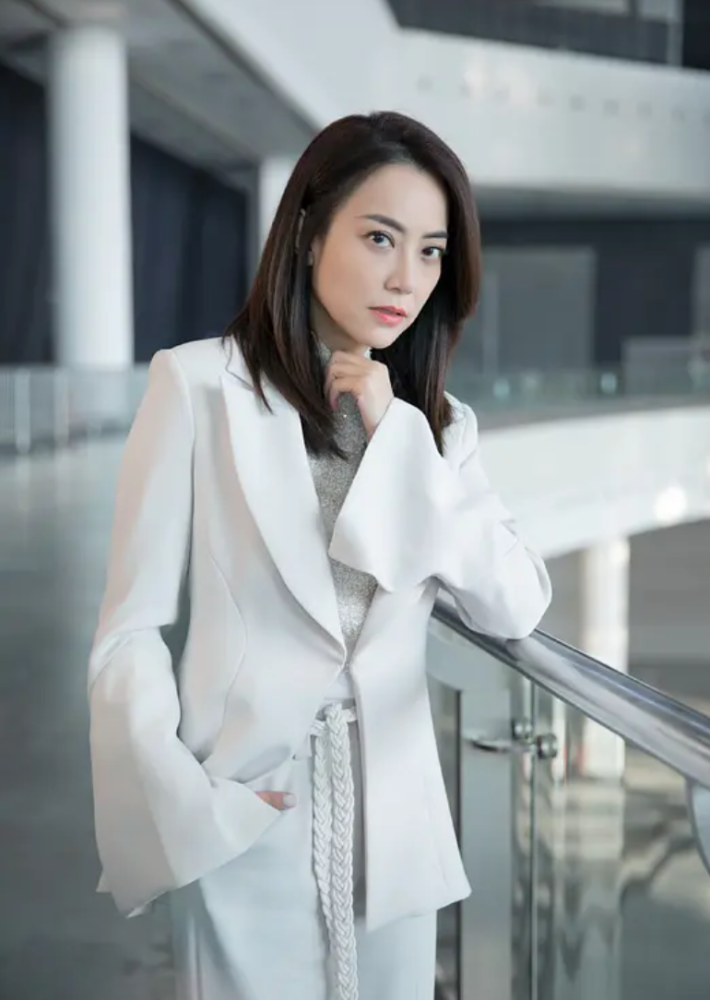 "未婚生女"霍汶希上位史,一手捧红谢霆锋,被赞最美经纪人!插图4