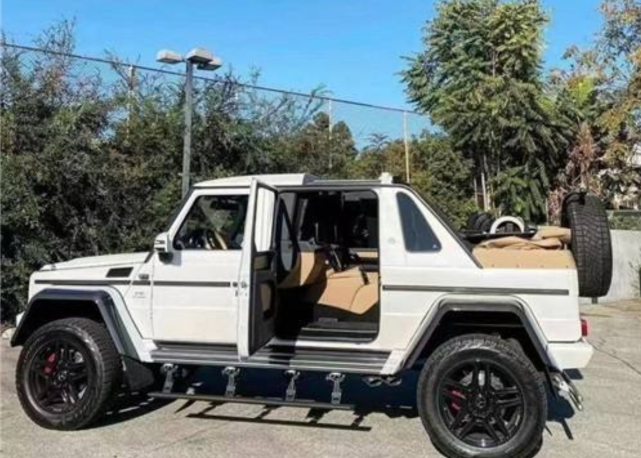 国内第一台迈巴赫g650价值超2000万车牌显露车主实力