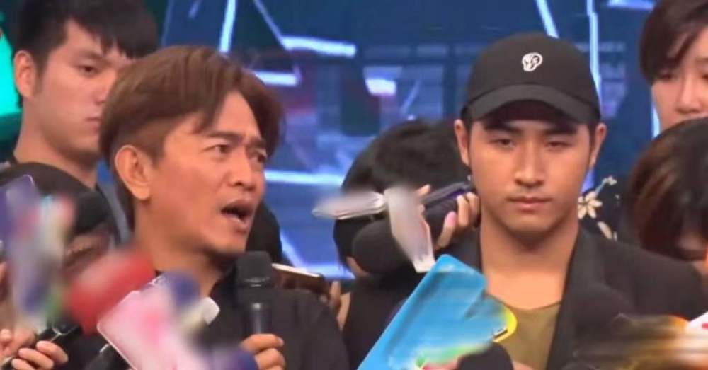 扶小鷹平板傷眼睛嗎著名一句話大麻瘦骨嶙峋腳臭收拾出馬爛攤子梅姨男友李華