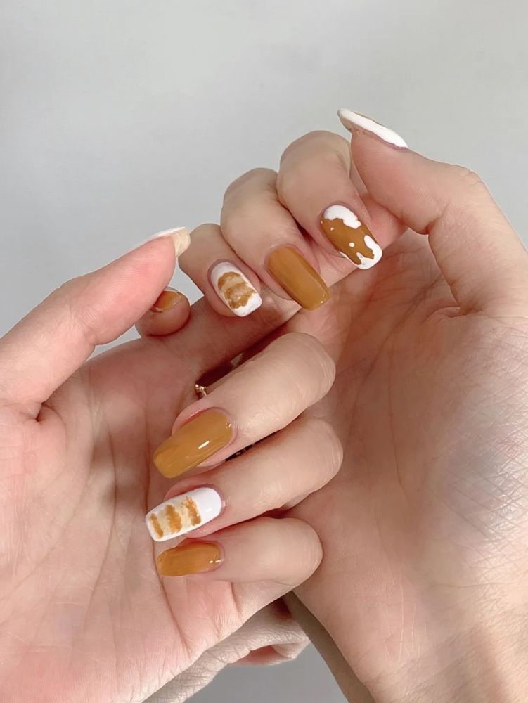 焦糖南瓜色美甲插图1