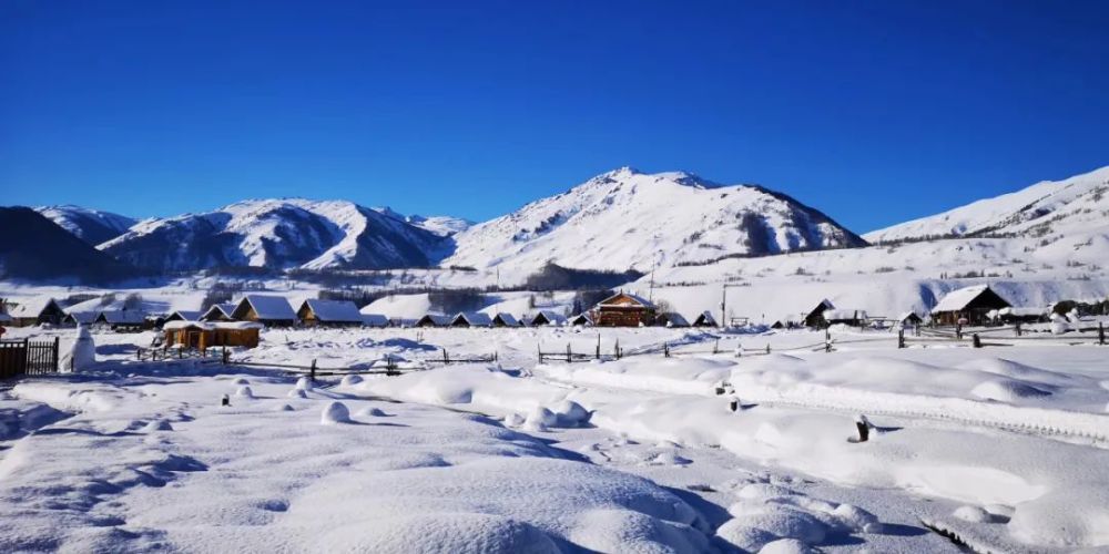 新疆沙漠下雪一组照片惊艳全国