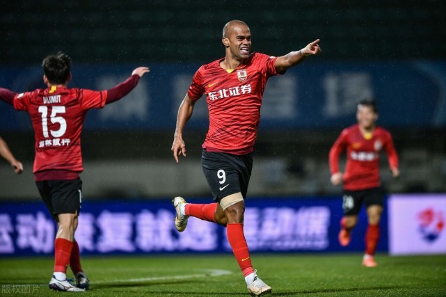 亚泰双杀广州城,头号射手2分钟破门,领先艾克森3球