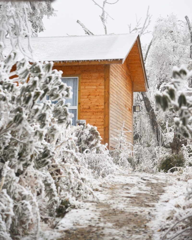 四川赏雪好去处,山上小木屋宛如北欧,还能远眺蜀山之王贡嘎雪山_腾讯