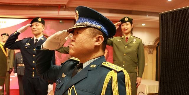 师长见到市长需不需要敬礼看看解放军内务条令里怎么说