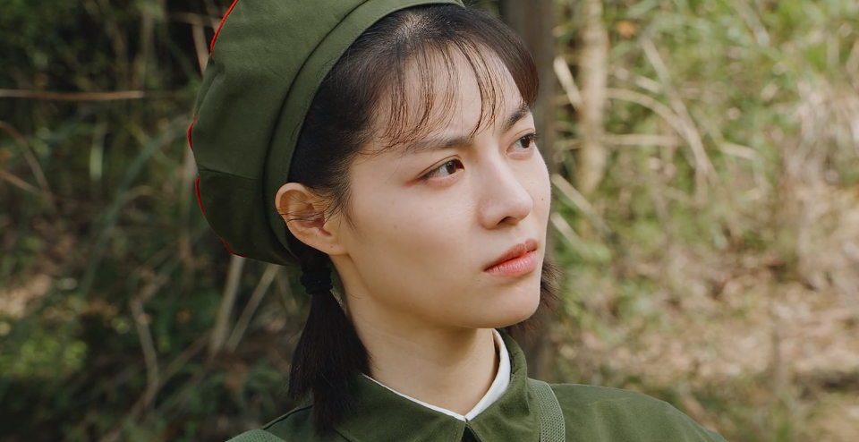 老戏骨撑场子,钟楚曦梦回《芳华》_腾讯新闻