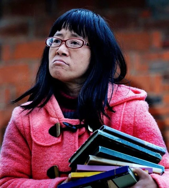 余秀华不顾批评继续写黄诗可敬还是可耻