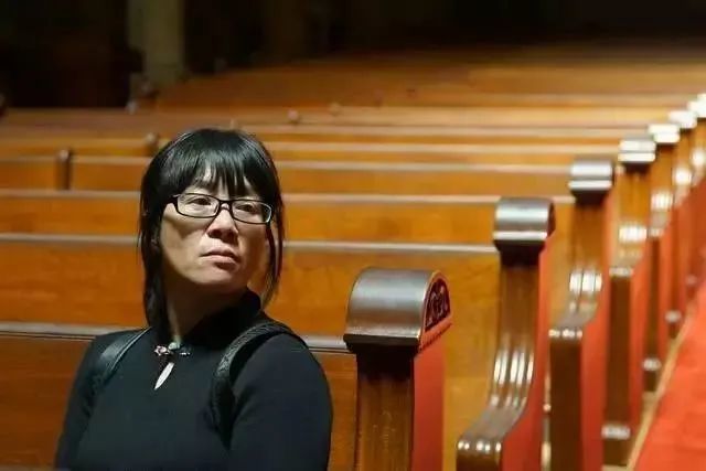 46岁余秀华现状曝光一句话揭露人生真相通透的人有着清醒的自我认知