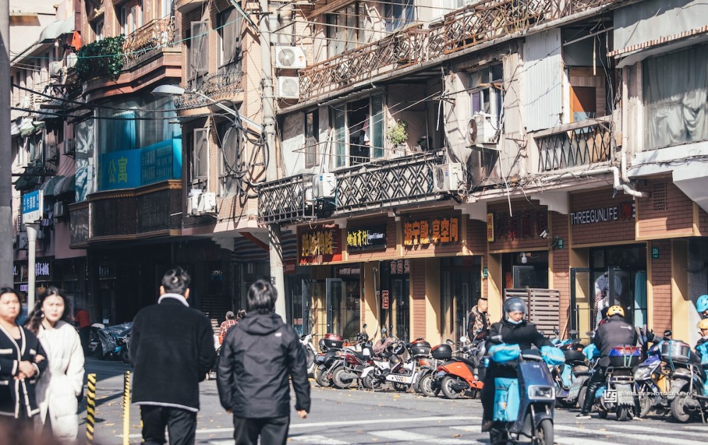 現在的乍浦路美食街,餐飲店鋪主要集中在崑山路和海寧路之間的一段